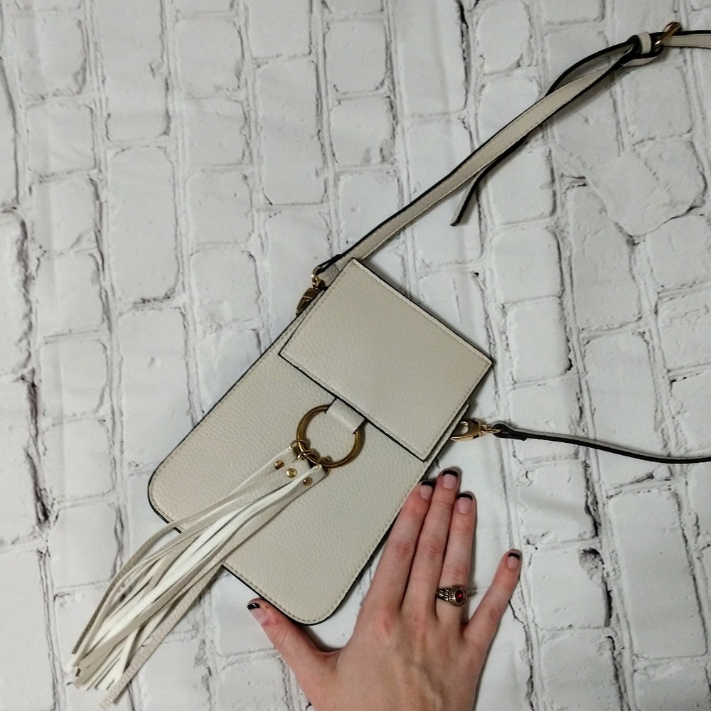 Tech crossbody - Picture 3 of 6